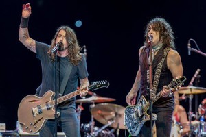  Paul Stanley Onstage With The Foo Fighters ~January 10 in L.A….The 论坛