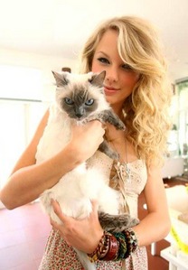  talyor and her cat