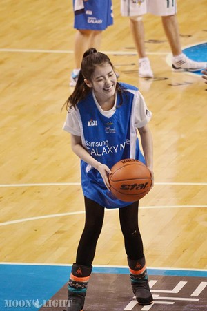 120211 ‪IU‬ at ‪‎Samsung‬ basketball game event by @MoonLight_iu