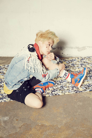  Amber – Concept foto For ‘Beautiful’