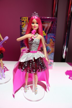  búp bê barbie in Rock'n Royals Courtney Doll