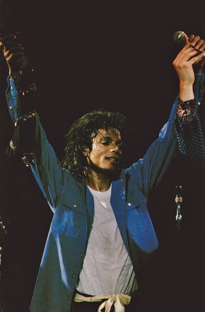  Michael Jackson - HQ Scan - Bad Tour