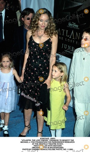  Michael and his family at the Atlantis the 로스트 Empire movie premire