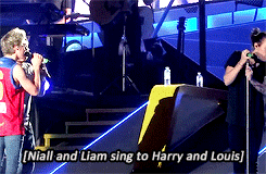  Niall and Liam Singen to the boys :D