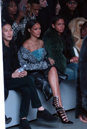  Rihanna at Adidas Originals x Kanye West YEEZY SEASON 1 fashion Zeigen