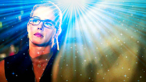  Emily Bett Rickards as Felicity Smoak achtergrond