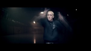  埃米纳姆 - Rap God {Music Video}