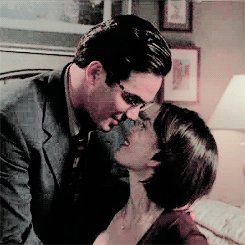  Lois and Clark kiss