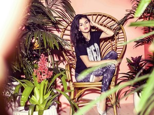  Selena's 2015 Adidas NEO Spring Collection