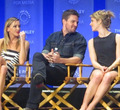Stephen and Emily being adorable - stephen-amell-and-emily-bett-rickards photo