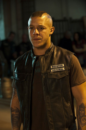  Theo Rossi as juice in Sons of Anarchy - Albification (2x01)