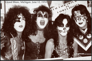  키스 ~Grand Blanc, Michigan...June 12, 1974