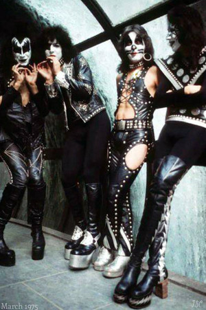  kiss ~New York City…March 1975