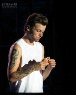  Louis eating a burger