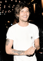              Louis out with friends - louis-tomlinson photo