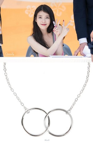 [WARDROBE] ‎IU‬’s bracelet during the (주)멕시카나 ‪‎Mexicana‬ Fansign Event