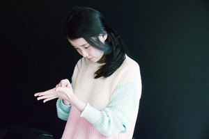  150520 ‪IU‬ behind-the-scenes picha from the making of "마음" album cover!