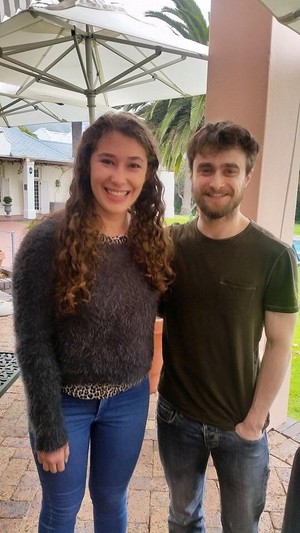  Daniel Radcliffe With a ファン at a restaurant in Cape Town, SA (Fb.com/DanielJacobRadcliffeFanClub)