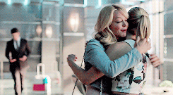  Donna/Felicity Hug