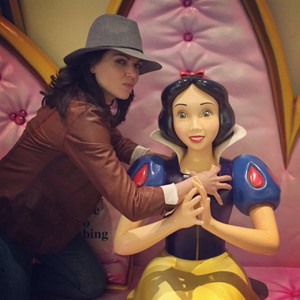  Lana Parrilla and Snow White