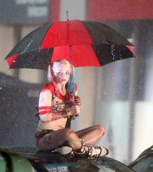  Margot Robbie on the set of ‘Suicide Squad’