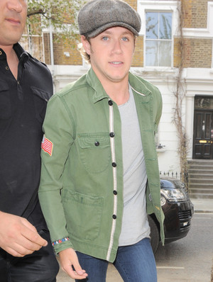 Niall arriving to the studio