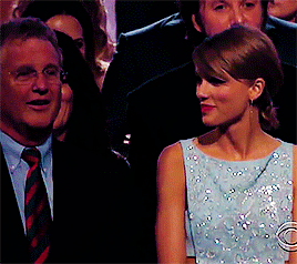 taylor swift at the 2015 ACM Awards