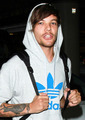                  Louis arriving at LAX - louis-tomlinson photo