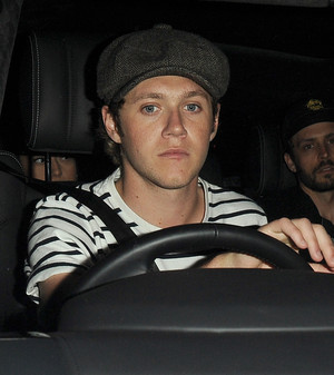  Niall out in london