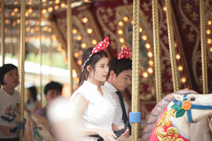 130729 IU and Jo Jung Suk Filming YTBLSS at Amusement Park
