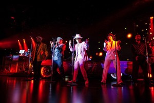  Bruno performing at the 유튜브 Brandcast