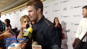  Emily giving Stephen जेली beans at PaleyFest 2015.