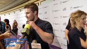 Emily giving Stephen jelly beans at PaleyFest 2015.