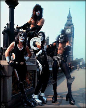  KISS ~(Westminster Bridge) London, England ~May 10, 1976﻿