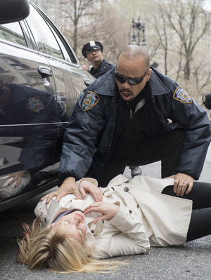 Kelli Giddish as Amanda Rollins in Law and Order: SVU - "Poisoned Motive"