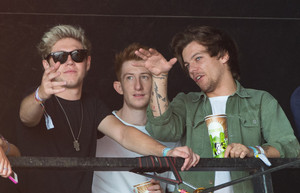  Louis and Niall at Glastonbury Festival