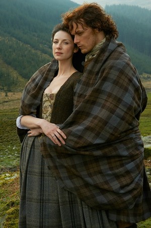Outlander Claire and Jamie Season 1 promotional picture
