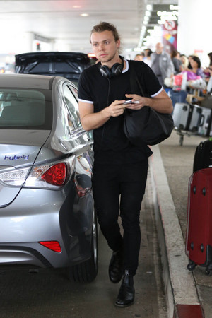  Ashton arriving in LA