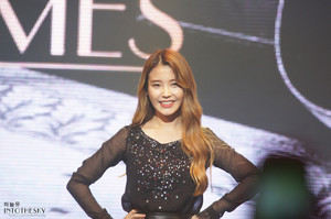 131007 IU "The Red Shoes" Modern Times Showcase 