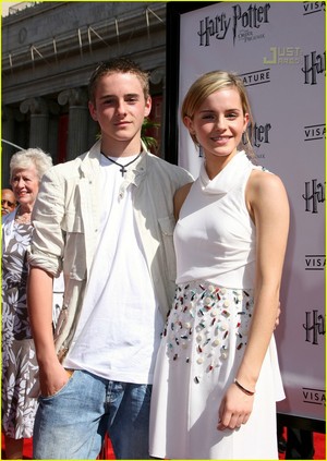  Emma and her brother,Alex