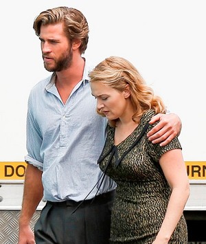 Kate and Liam Hemsworth