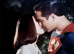  Lois and Clark baciare