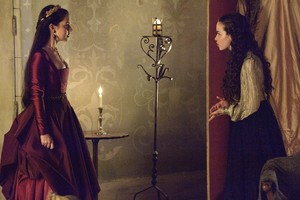  Reign "The kambing, daging biri-biri and the Slaughter" (2x04) promotional picture