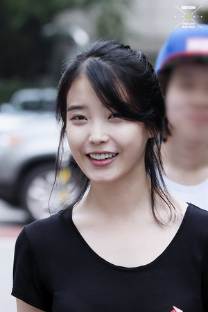 140627 IU arrival to Music Bank