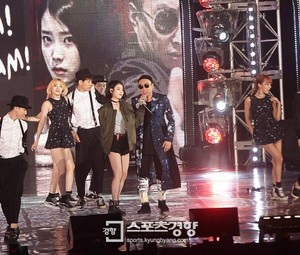 150813 IU and Park Myungsoo at Infinity Challenge Festival