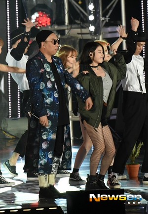  150813 आई यू at Infinity Challenge Festival with GD and Park Myungsoo