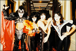  baciare ~Sydney, Australia…November 2, 1980 (Unmasked World Tour)
