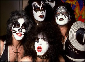  吻乐队（Kiss） ~Uniondale, New York…December 31, 1975 (Alive! Tour)