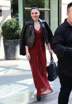  Jessie J Steps out NY City