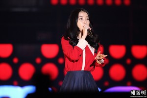  141017 IU at Lotte Card MOOV - Музыка in Incheon концерт